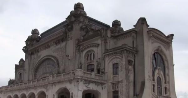 Cazinoul din Constanţa a fost trezit la viaţă de acordurile de vioară şi violoncel