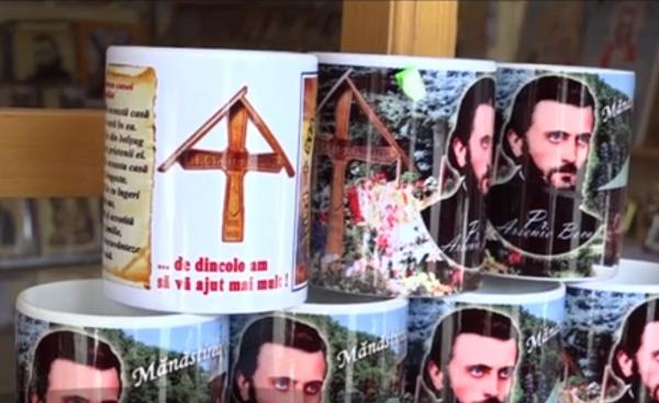 Războiul pe Arsenie Boca, şi la poarta mănăstirii unde e îngropat părintele. Proprietarul brandului ameninţă cu controale în toată ţara