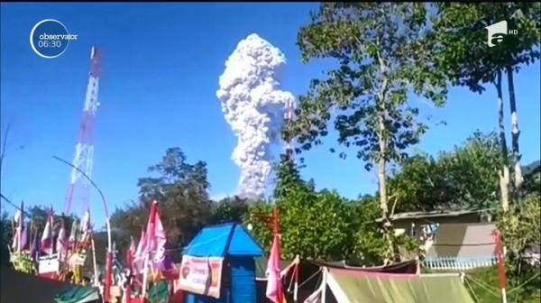 Evacuări în urma erupţiei unui vulcan din Indonezia
