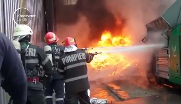 Un incendiu a izbucnit la un centru de dezmembrări auto, din localitatea Pleșa