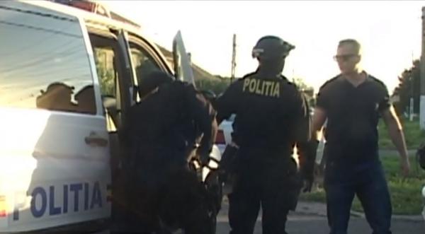 Scandal cu bâte şi săbii la Târgu-Jiu, chiar sub nasul poliţiştilor! Totul a pornit de la o şicană în trafic