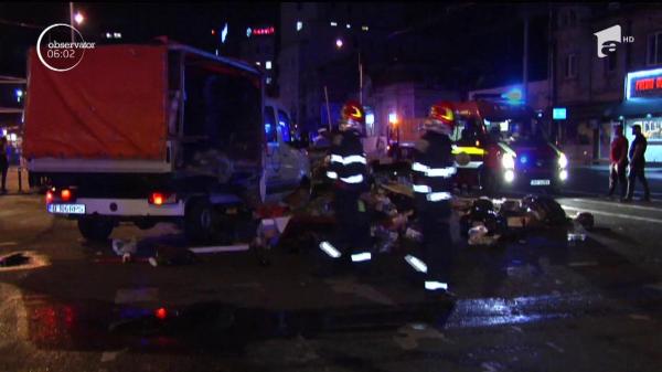 Un şofer care conducea o maşină de gunoi a trimis 4 oameni la spital