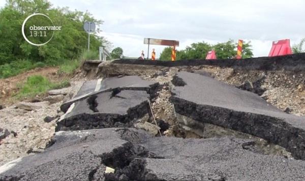 Drumul Național 1C, care leagă Dejul de Baia Mare s-a surpat pentru a treia oară