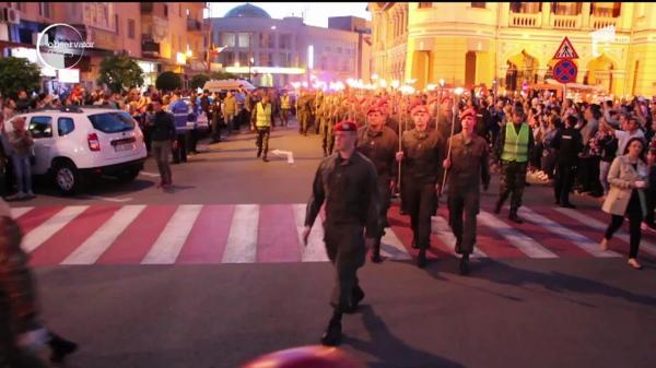 Retragere cu torte, in ajunul Zilei Eroilor