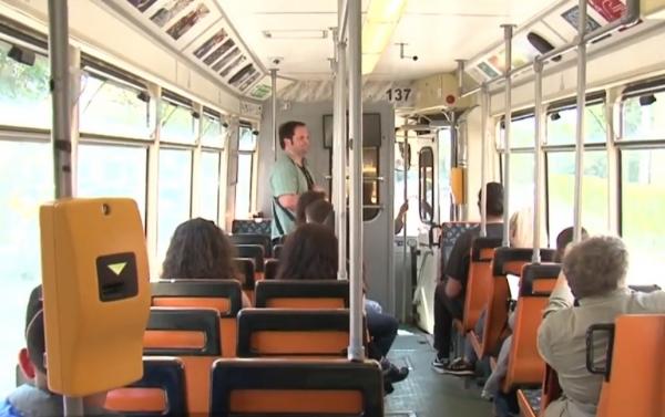 Primul tramvai în care călătorii au wi-fi gratuit şi acces la priză, introdus în circulaţie la Iaşi