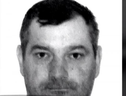 Un bărbat din județul Neamț este căutat de poliție după ce a încercat să îşi ucidă cu cuţitul întreaga familie