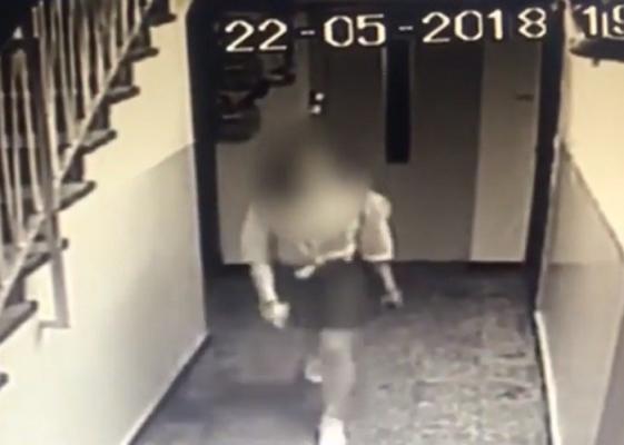 O adolescentă de 17 ani a fost ţinta unui agresor periculos, în scara unui bloc dintr-un cartier din Capitală