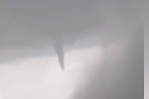 Fenomen meteo straniu la Timişoara, exact în zona în care anul trecut o furtună a lovit cu forţa unui uragan