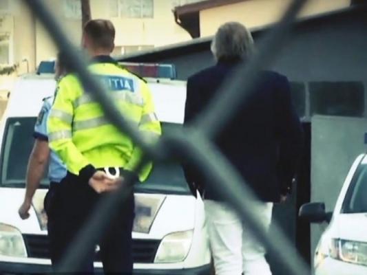 Noi imagini cu încătuşarea lui Ilie Năstase. Fostul tenismen susţine că a fost pândit şi agresat de poliţişti