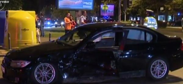 Accident grav în Bucureşti. Victime prinse între fiare, după ce un şofer a intrat pe roşu într-o intersecţie