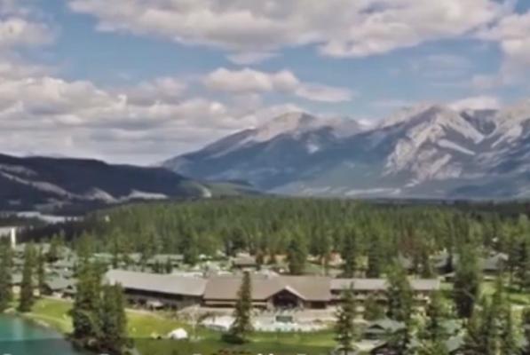 Prinţul Harry şi proaspăta soție și-ar putea petrece luna de miere în Canada, la o cabană care costă 3500 dolari pe noapte