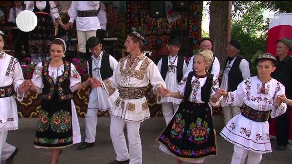 Un obicei vechi de secole atrage curioşi din toată ţara, într-o comună din Mureş