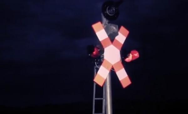 Bariere obligatorii la calea ferată. Legea care le-ar fi salvat pe cele patru tinere care au murit la Jibou a trecut de Parlament