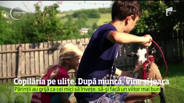 Copilăria pe uluțe, După muncă, vine și joaca. Cei patru frați au între 7 și 14 ani. Toți ajută la treburile casei