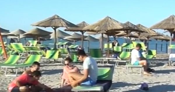 Vama Veche, liber la distracţie. Mii de tineri se pregătesc pentru o noapte albă