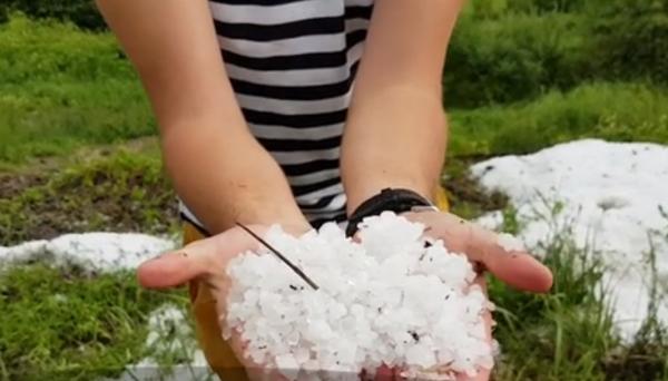 Vijeliile și grindina au făcut ravagii în multe localități. A plouat cât pentru 3 săptămâni