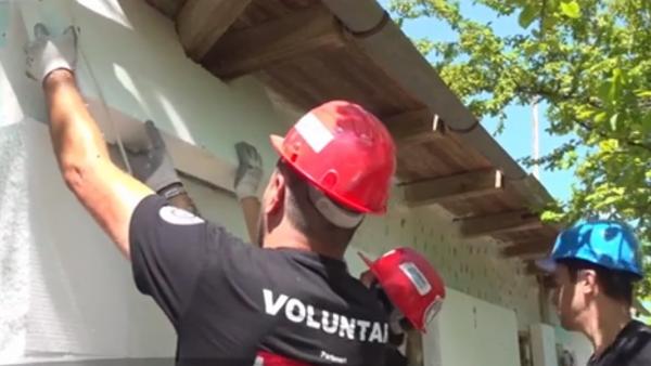 Motocicliștii care schimbă vieți. Peste 300 de voluntari au reabilitat casele familiilor sărace