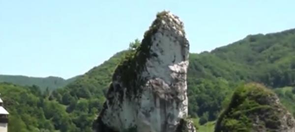 Există un loc în care puteţi admira degetul lui Dumnezeu, chiar la noi în ţară