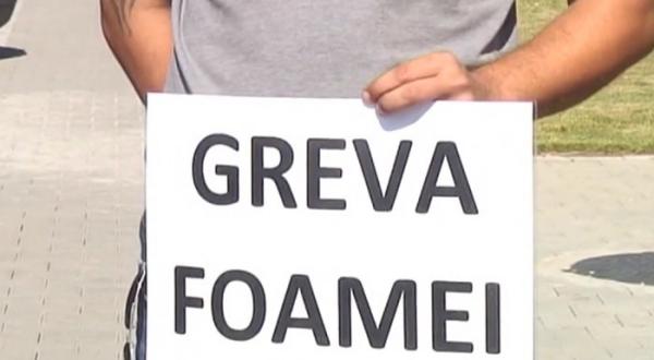 Un bărbat din Vâlcea a ajuns la spital, după trei zile de grevă a foamei făcută în faţa Parchetului