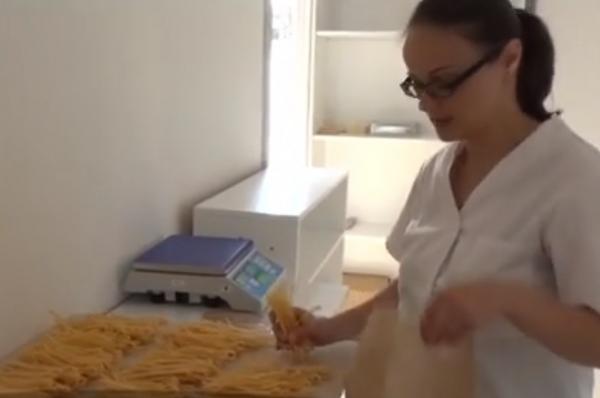 Jurnalistă din Bistriţa, afacere de succes cu pastele făcute după o reţetă de la bunica