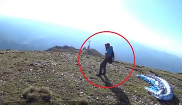 Turist american mort în Bucegi, după un zbor cu parapanta. Misiunea grea a salvamontiştilor de a recupera trupul bărbatului