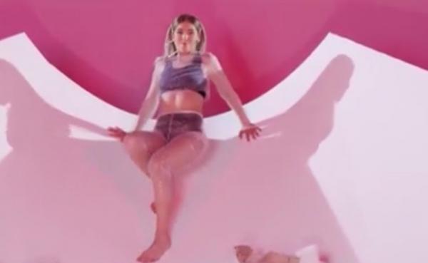 Alina Eremia îi declară dragostea pentru iubit prin noul său single - „Aş da"