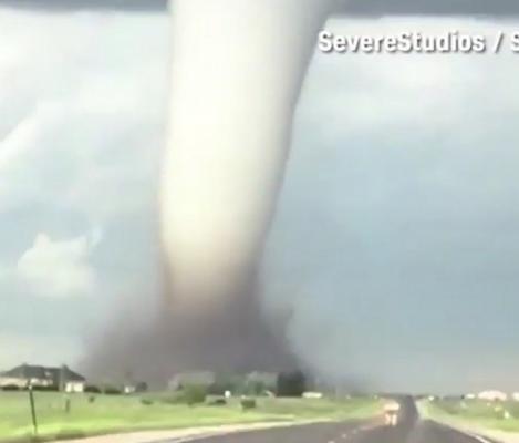 O tornadă uriaşă a spulberat tot ce i-a ieşit în cale, în SUA