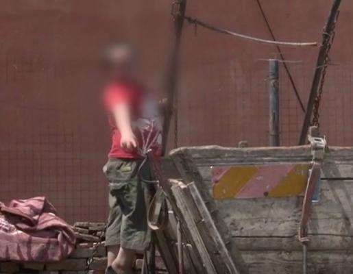 Copil bolnav, fără asistent! Un băieţel din Dâmbovița este diagnosticat cu handicap grav și are nevoie de însoțitor permanent