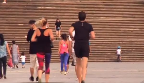 Sport în aer liber. Antrenamentele de la sală se mută în parcuri. Scările şi băncile, în loc de aparate fitness