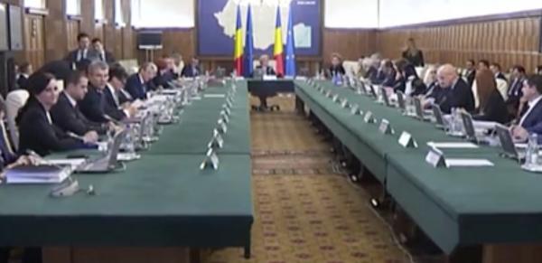 Avertisment! Un angajat va plăti trei pensii