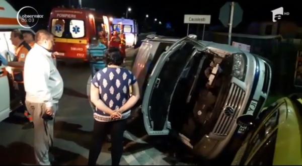 Nouă persoane, printre care şi un copil, au fost la un pas de moarte după ce autoturismele în care se aflau s-au ciocnit violent