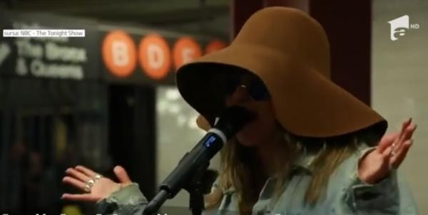 Christina Aguilera, concert surpriză la metroul din New York! Artista s-a deghizat, iar fanii au rămas uimiţi
