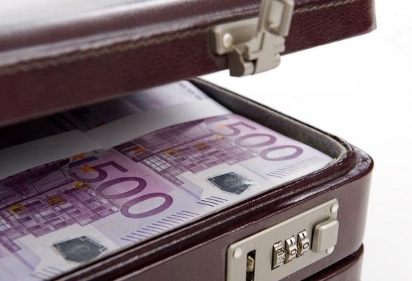 Fiecare român are o avere de aproximativ 20 de mii de euro, doar în statistici