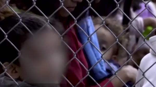 Imagini virale cu copii ţinuţi în cuşti la graniţa Mexicului, după ce părinţii au încercat să intre în SUA