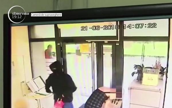 Angajata unei bănci din Cluj-Napoca şi-a riscat viaţa ca să împiedice un jaf armat