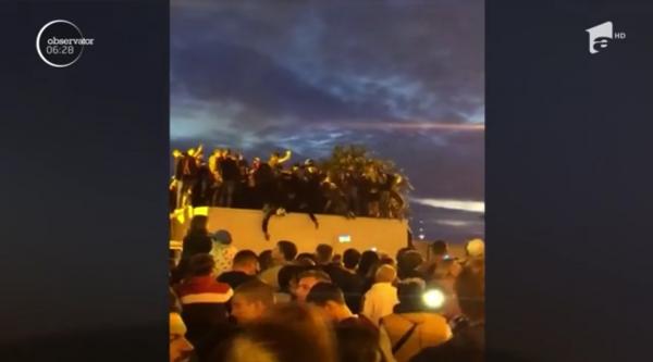 Momente de panică în Rusia. Plafonul unui camion pe care erau aşezaţi zeci de oameni s-a prăbuşit în mijlocul mulţimii