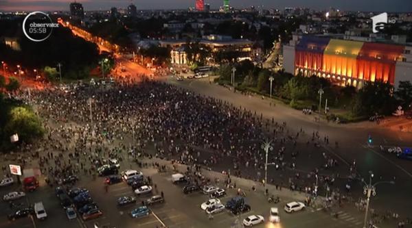 Mii de oameni au cerut, din nou, demisia Guvernului, în Piaţa Victoriei