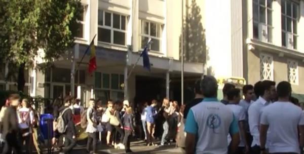 Candidaţii superstiţioşi de la Bac 2018 au sperat că vor avea noroc la română: "M-am dat cu mir!"