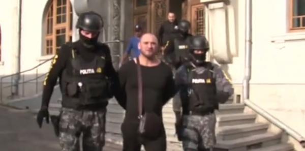 Un recidivist considerat unul dintre cei mai periculoşi infractori români a fost prins de poliţişti într-o sală de jocuri din Iaşi