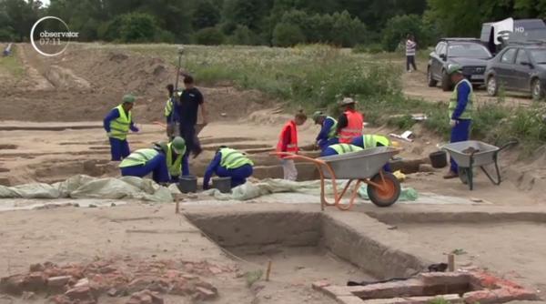 Câţiva muncitori din Gorj au dat peste un cimitir cu sute de morminte străvechi
