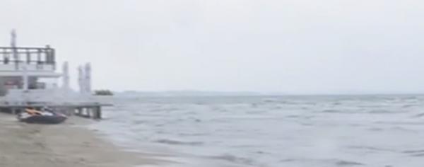 Sute de gospodării sub ape, mai multe drumuri surpate şi zeci de şosele inundate