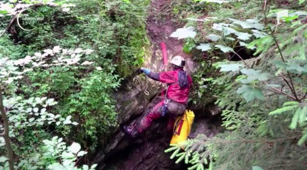 Antrenament special pentru speologi, în munţii Apuseni