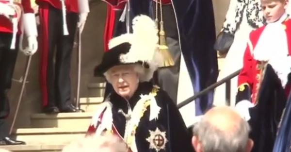 Cu toată vârsta sa respectabilă, regina Elisabeta a II-a ţine să participe la cât mai multe evenimente oficiale