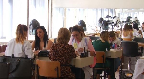 Oferte de muncă pentru liceeni. Angajatorii oferă multe beneficii la angajare