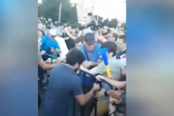 Proteste după adoptarea noului Cod Penal. Incidente între manifestanţi şi jandarmi în faţa Guvernului