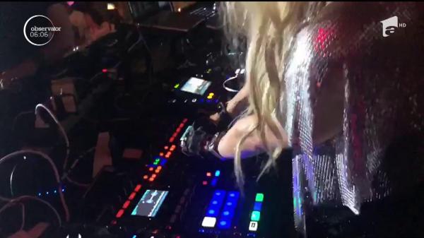 Cea mai fierbinte noapte a fost la Bucureşti! Aflată pentru prima oară în România, Paris Hilton a mixat într-un club