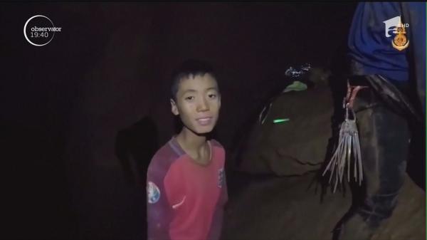 Cei 12 copii captivi în peştera din Thailanda le-au trimis scrisori emoţionante părinţilor