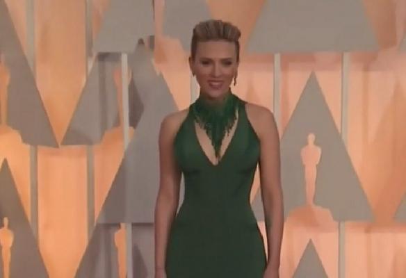 Scarlett Johansson, criticată pentru un rol