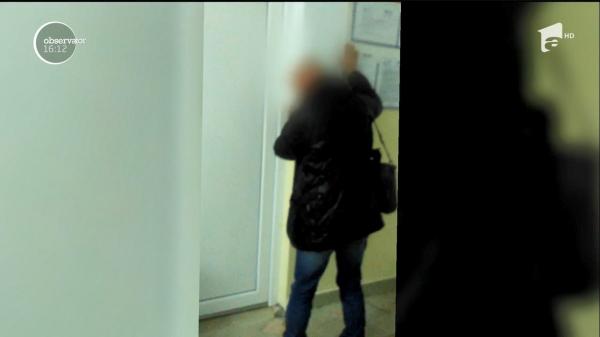 Medic din Bihor anchetat, după ce a fost filmat abia ţinându-se pe picioare. Care a fost cauza