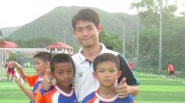 Cei 12 copii şi antrenorul lor, blocaţi de 18 zile într-o peşteră din Thailanda, au fost salvaţi la capătul unei misiuni contracronometru